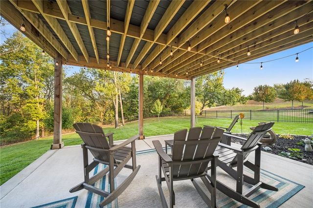 26138 W 96th Street, Lenexa, KS 66227