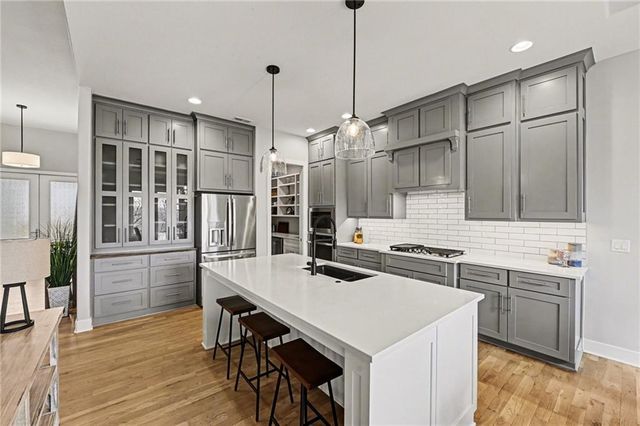 26138 W 96th Street, Lenexa, KS 66227