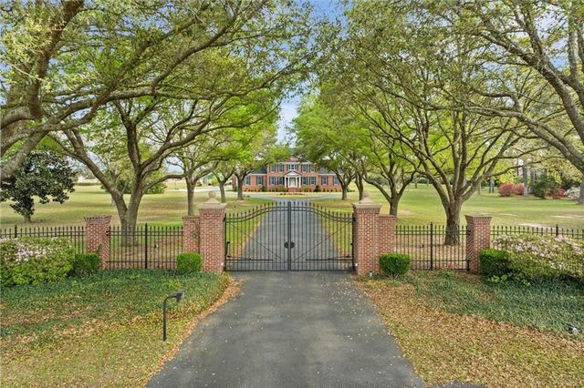10447 Jeff Hamilton Road, Mobile, AL 36695