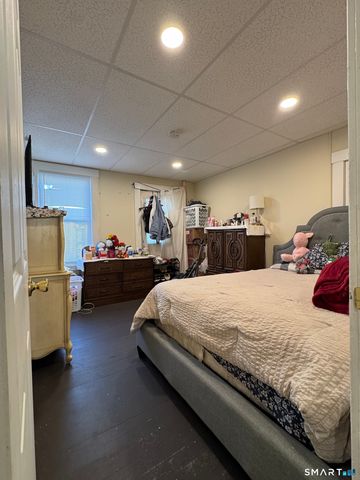 144 Montauk Avenue, New London, CT 06320