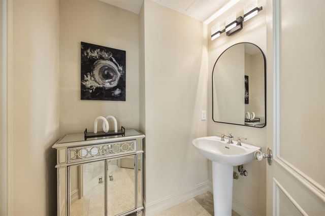 111 SE 8th Avenue Ph-1701, Fort Lauderdale, FL 33301