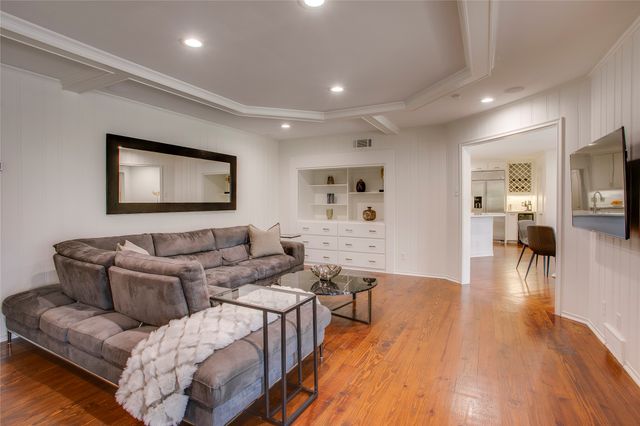 7015 Midbury Drive, Dallas, TX 75230