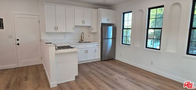 1047 Irolo Street 200, Los Angeles, CA 90006