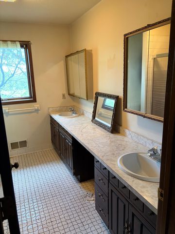 5505 Matterhorn Drive NE, Fridley, MN 55432