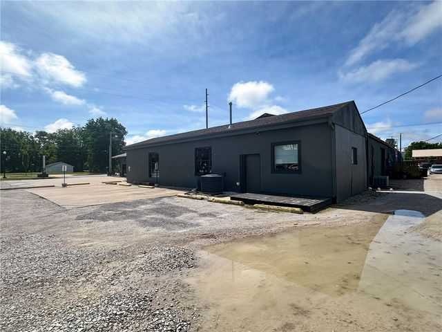 704 S Main Street, Bentonville, AR 72712