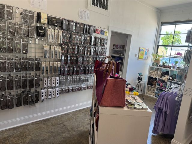 704 S Main Street, Bentonville, AR 72712
