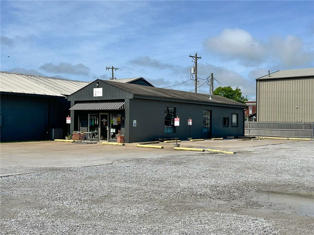 704 S Main Street, Bentonville, AR 72712