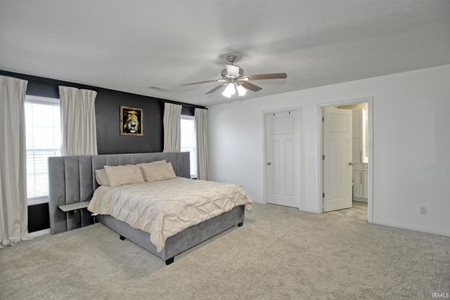 832 Groveview Court, Evansville, IN 47711