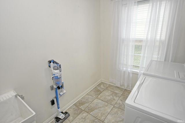 832 Groveview Court, Evansville, IN 47711