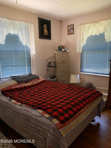 1764 Lockhart Street, Toms River, NJ 08757