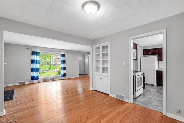 1130 Haselton Road, Cleveland Heights, OH 44121