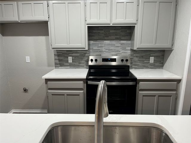 2431 Kingsford Court, Arlington, TX 76017