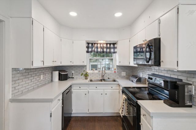 739 Beverly Park Place, Jackson, MI 49203