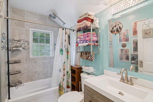 739 Beverly Park Place, Jackson, MI 49203