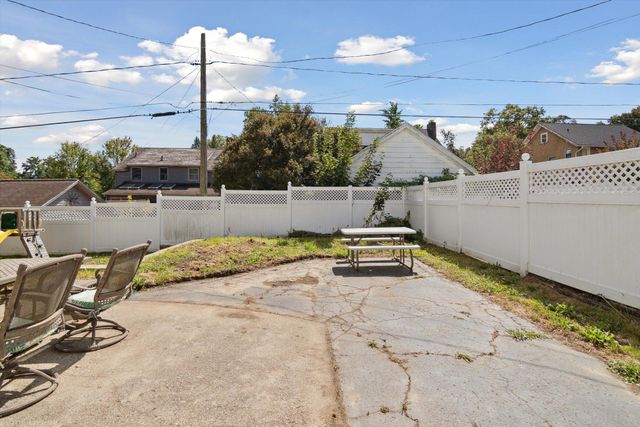 739 Beverly Park Place, Jackson, MI 49203