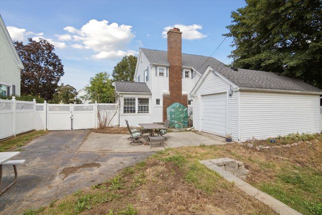 739 Beverly Park Place, Jackson, MI 49203