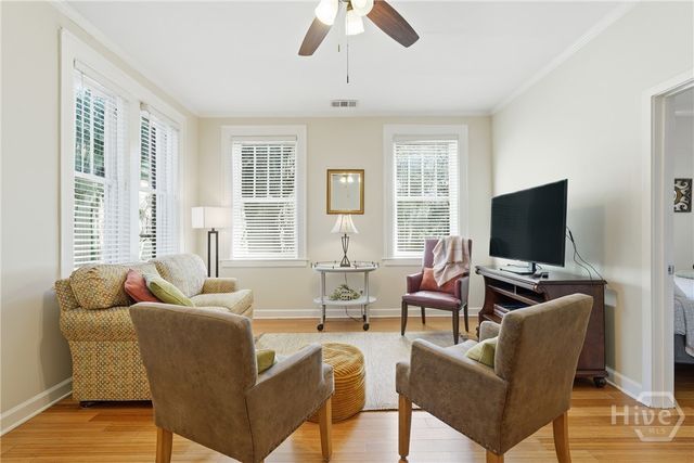 17 E 37th Street 11, Savannah, GA 31401