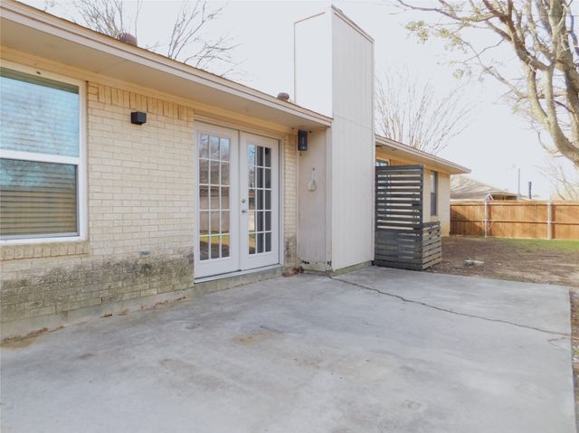 2200 Laurel Street, Denton, TX 76205