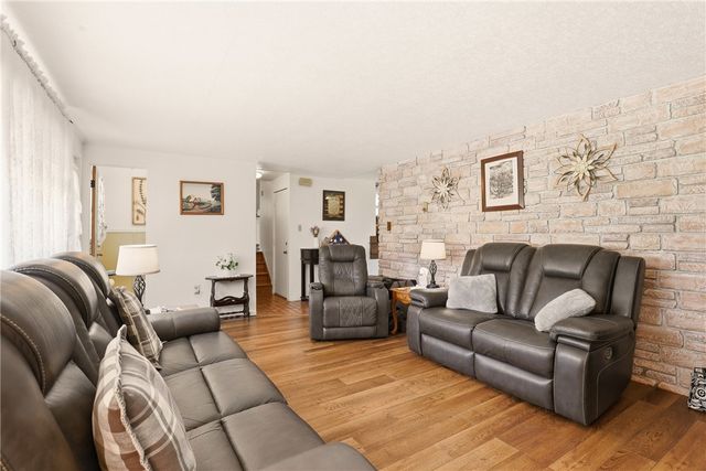 162 County Park Rd, Mt Pleasant Twp, PA 15666