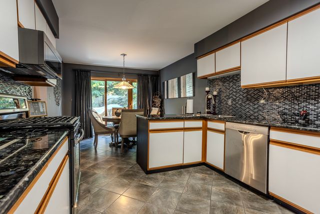 3038 Candlewood Court, Flossmoor, IL 60422