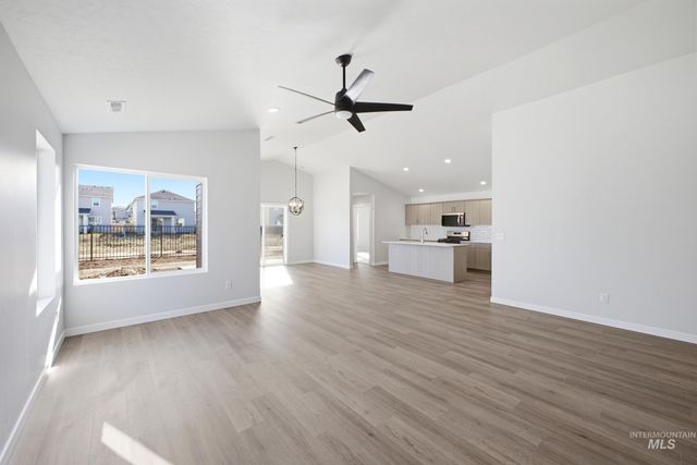 6661 W Redwood Creek Dr, Meridian, ID 83646