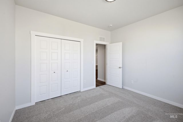 6661 W Redwood Creek Dr, Meridian, ID 83646