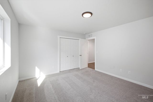 6661 W Redwood Creek Dr, Meridian, ID 83646