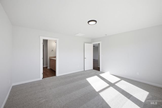 6661 W Redwood Creek Dr, Meridian, ID 83646