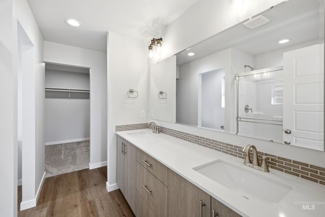 6661 W Redwood Creek Dr, Meridian, ID 83646