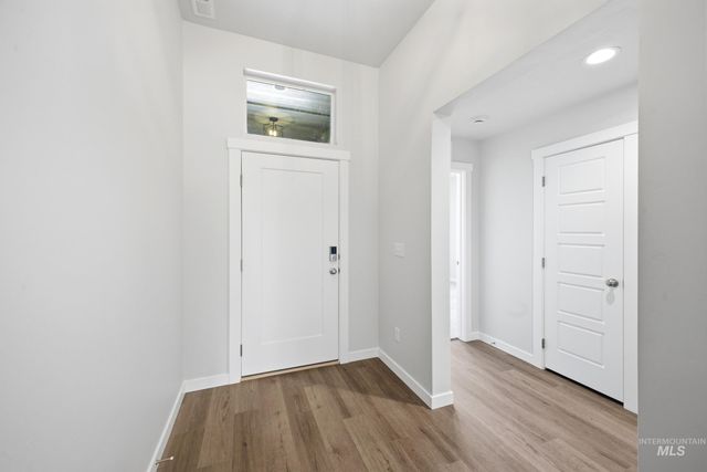 6661 W Redwood Creek Dr, Meridian, ID 83646