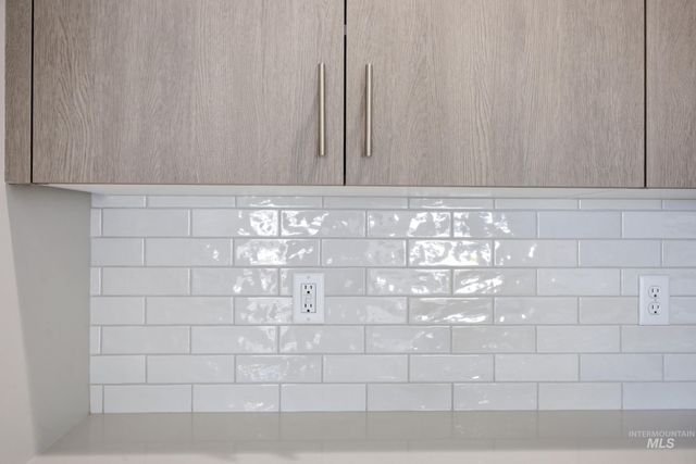 6661 W Redwood Creek Dr, Meridian, ID 83646