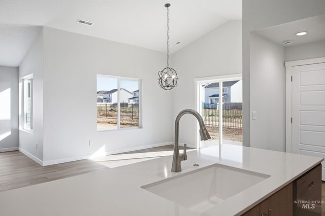 6661 W Redwood Creek Dr, Meridian, ID 83646