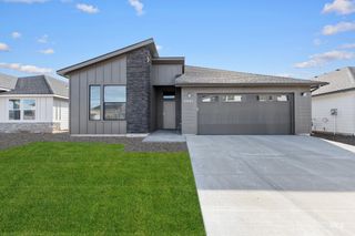 6661 W Redwood Creek Dr, Meridian, ID 83646