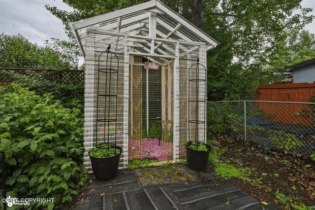 4930 E 5th Avenue, Anchorage, AK 99508