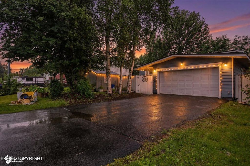 4930 E 5th Avenue, Anchorage, AK 99508