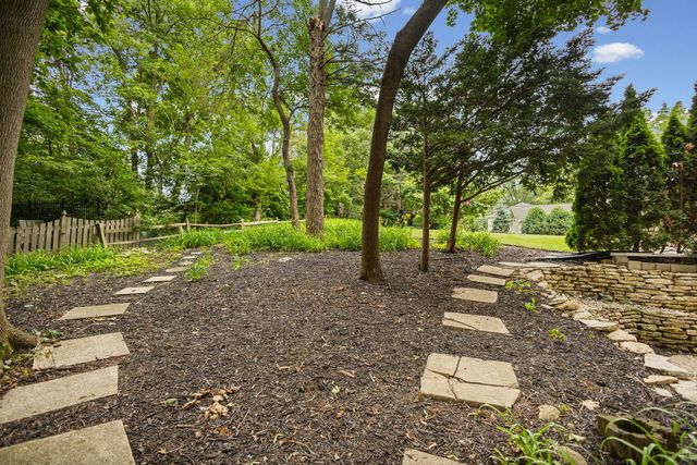 101 Carrol Gate Road, Wheaton, IL 60189
