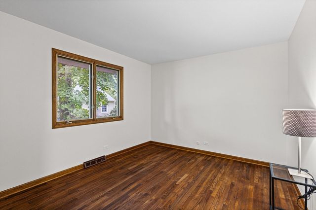 101 Carrol Gate Road, Wheaton, IL 60189