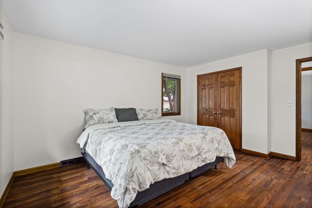 101 Carrol Gate Road, Wheaton, IL 60189
