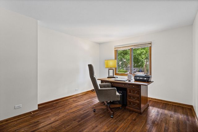 101 Carrol Gate Road, Wheaton, IL 60189