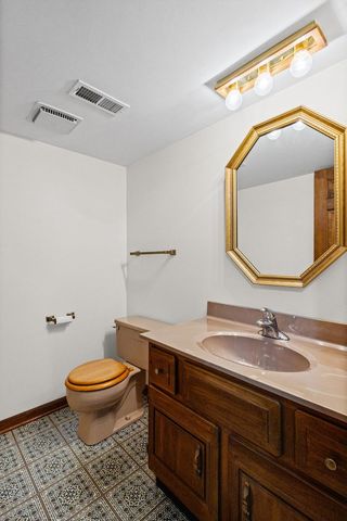 101 Carrol Gate Road, Wheaton, IL 60189