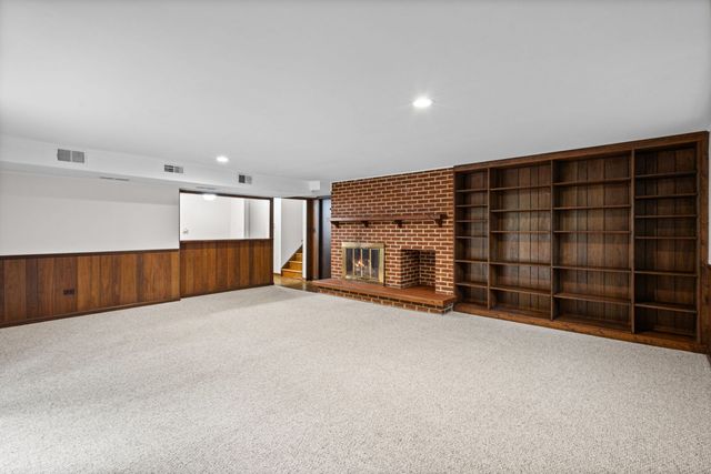 101 Carrol Gate Road, Wheaton, IL 60189