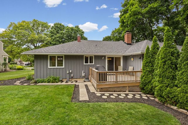 101 Carrol Gate Road, Wheaton, IL 60189
