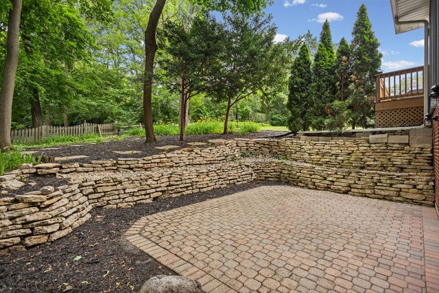 101 Carrol Gate Road, Wheaton, IL 60189