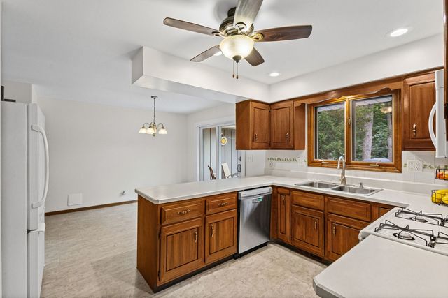 101 Carrol Gate Road, Wheaton, IL 60189