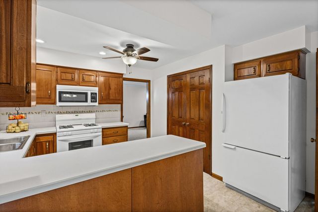 101 Carrol Gate Road, Wheaton, IL 60189