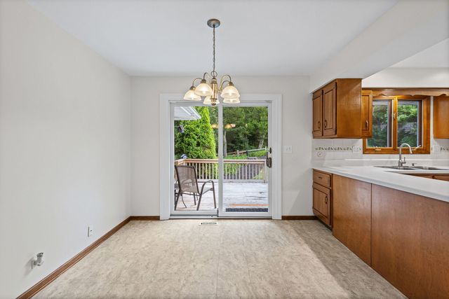 101 Carrol Gate Road, Wheaton, IL 60189