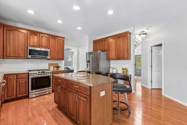 16 Eagle Ridge Drive, Hawthorn Woods, IL 60047