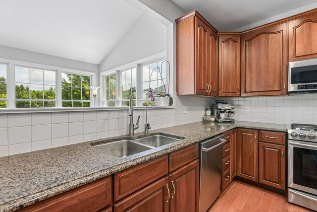 16 Eagle Ridge Drive, Hawthorn Woods, IL 60047