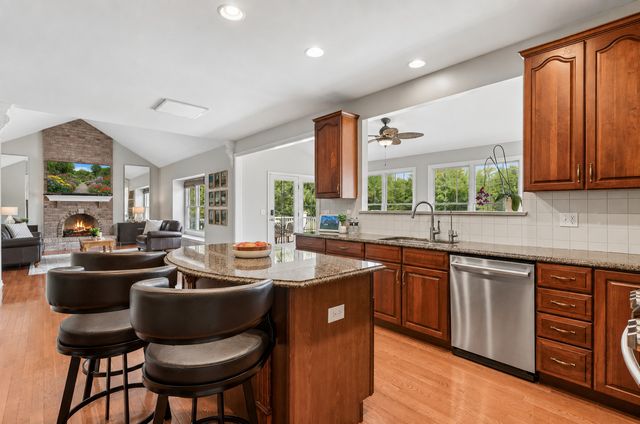 16 Eagle Ridge Drive, Hawthorn Woods, IL 60047