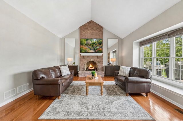 16 Eagle Ridge Drive, Hawthorn Woods, IL 60047